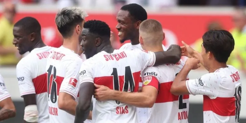 Stuttgart đang trình diễn một lối đá tấn công rực lửa và đầy biến hóa